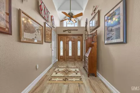 Entry Way - 25820 Skyline Dr, Tehachapi, CA 93561 photo 1 of 4