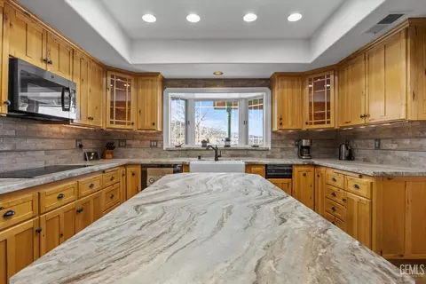 Kitchen - 25820 Skyline Dr, Tehachapi, CA 93561 photo 5 of 5