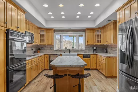 Kitchen - 25820 Skyline Dr, Tehachapi, CA 93561 photo 1 of 5