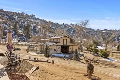 Exterior - 25820 Skyline Dr, Tehachapi, CA 93561 photo 15 of 16