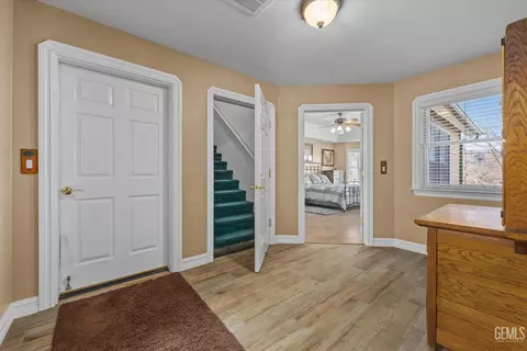 Entry Way - 25820 Skyline Dr, Tehachapi, CA 93561 photo 2 of 4