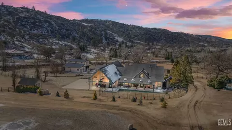 Exterior - 25820 Skyline Dr, Tehachapi, CA 93561 photo 1 of 16