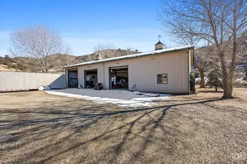 Exterior - 25820 Skyline Dr, Tehachapi, CA 93561 photo 12 of 16