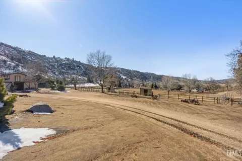 Exterior - 25820 Skyline Dr, Tehachapi, CA 93561 photo 14 of 16