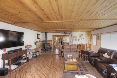 Living - 22601 Sunrise Ct, Tehachapi, CA 93561 photo 1 of 2