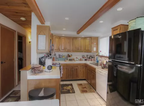 Kitchen - 22601 Sunrise Ct, Tehachapi, CA 93561 photo 1 of 3