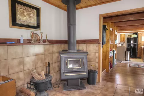 Entry Way - 22601 Sunrise Ct, Tehachapi, CA 93561 photo 1 of 1