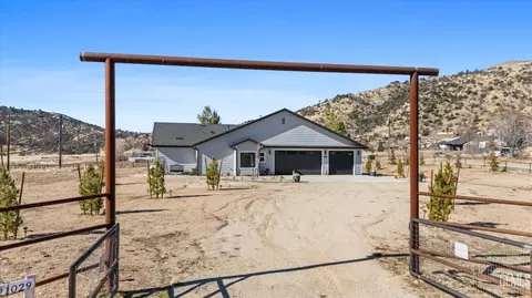 21029 Pegasus St, Tehachapi, CA 93561 photo 2