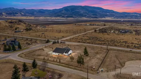 21029 Pegasus St, Tehachapi, CA 93561 photo 4