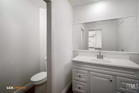 Bath - 13124 Eberle Rd, Bakersfield, CA 93313 photo 3 of 4