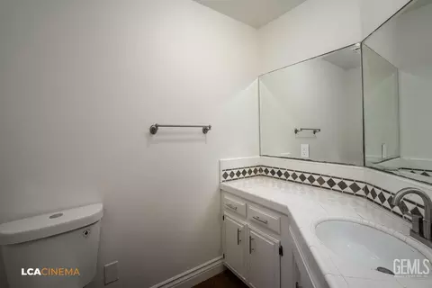 Bath - 13124 Eberle Rd, Bakersfield, CA 93313 photo 4 of 4