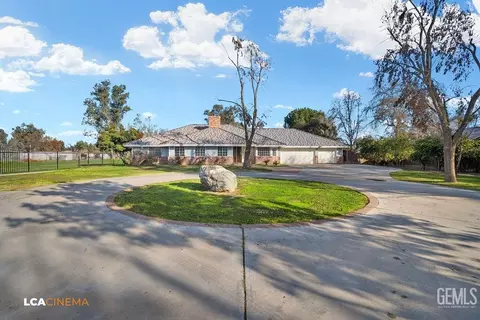 Exterior - 13124 Eberle Rd, Bakersfield, CA 93313 photo 2 of 7