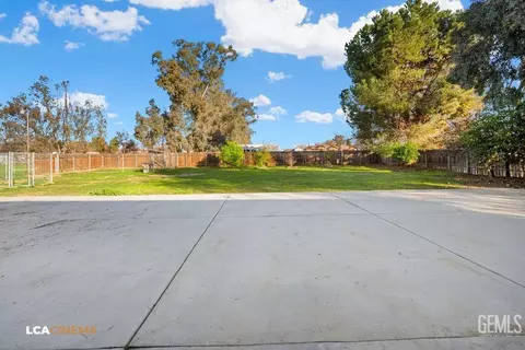 Exterior - 13124 Eberle Rd, Bakersfield, CA 93313 photo 5 of 7