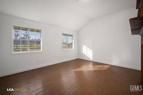 Living - 13124 Eberle Rd, Bakersfield, CA 93313 photo 1 of 6