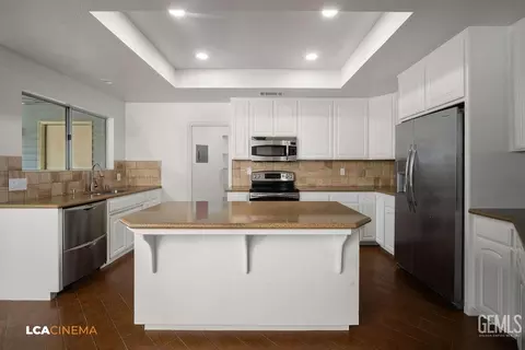 Kitchen - 13124 Eberle Rd, Bakersfield, CA 93313 photo 1 of 3
