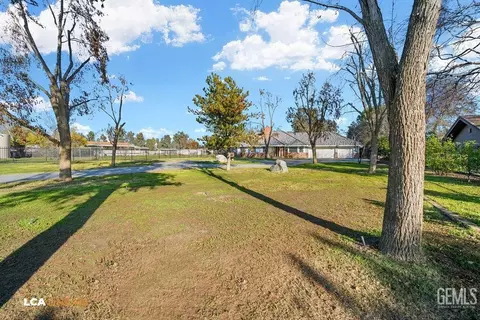 Exterior - 13124 Eberle Rd, Bakersfield, CA 93313 photo 3 of 7