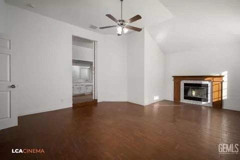Living - 13124 Eberle Rd, Bakersfield, CA 93313 photo 6 of 6