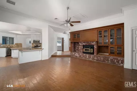 Living - 13124 Eberle Rd, Bakersfield, CA 93313 photo 3 of 6