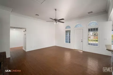 Living - 13124 Eberle Rd, Bakersfield, CA 93313 photo 2 of 6