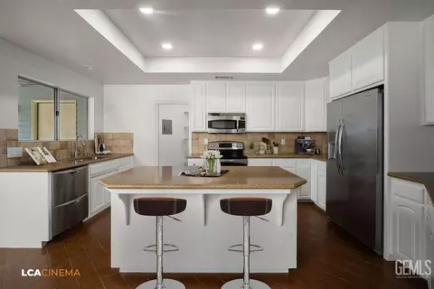 Kitchen - 13124 Eberle Rd, Bakersfield, CA 93313 photo 2 of 3