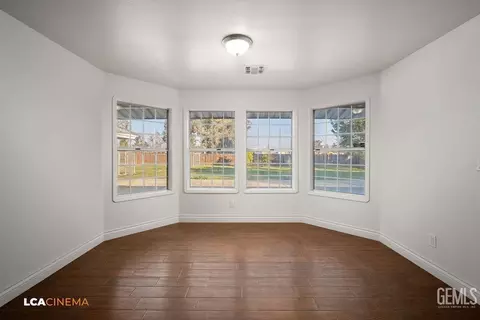 Living - 13124 Eberle Rd, Bakersfield, CA 93313 photo 5 of 6