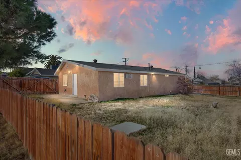 132 Wood St, Taft, CA 93268