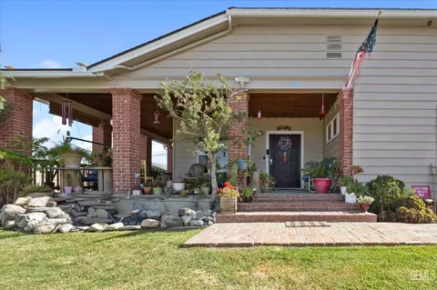 Exterior - 335 D St, Taft, CA 93268 photo 5 of 6