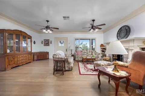 Other - 335 D St, Taft, CA 93268 photo 4 of 6