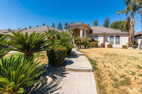 10306 Barnes Dr, Bakersfield, CA 93311