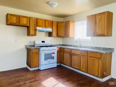 Kitchen - 420 Olive Ave, Taft, CA 93268 photo 1 of 1