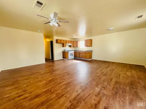Living - 420 Olive Ave, Taft, CA 93268 photo 1 of 3