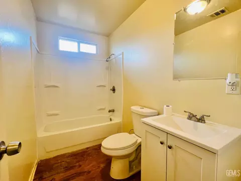 Bath - 420 Olive Ave, Taft, CA 93268 photo 1 of 2