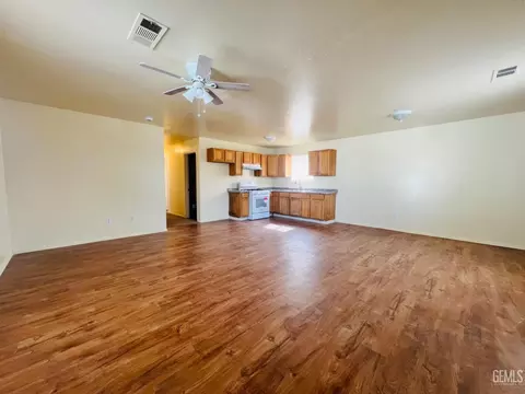 Living - 420 Olive Ave, Taft, CA 93268 photo 3 of 3
