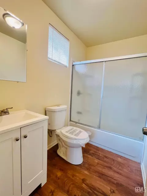 Bath - 420 Olive Ave, Taft, CA 93268 photo 2 of 2
