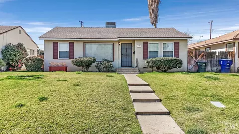 129 Cedar St, Bakersfield, CA 93304