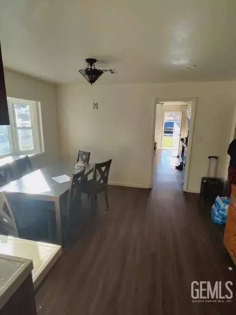 2018 Poso Dr, Wasco, CA 93280 photo 4