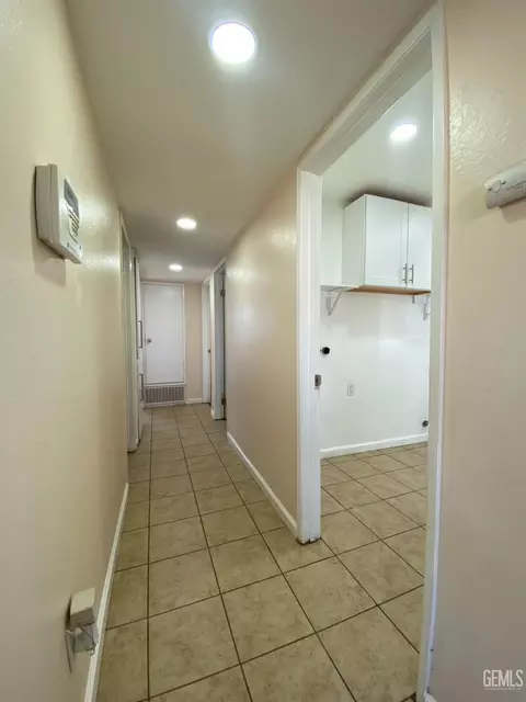 Entry Way - 409 Sudan Ave, Buttonwillow, CA 93206 photo 3 of 4