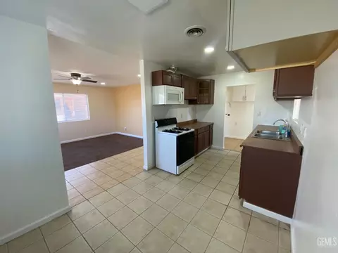Kitchen - 409 Sudan Ave, Buttonwillow, CA 93206 photo 1 of 2