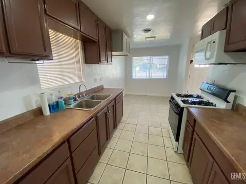 Kitchen - 409 Sudan Ave, Buttonwillow, CA 93206 photo 2 of 2