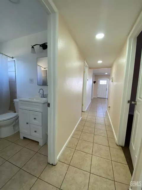 Entry Way - 409 Sudan Ave, Buttonwillow, CA 93206 photo 4 of 4