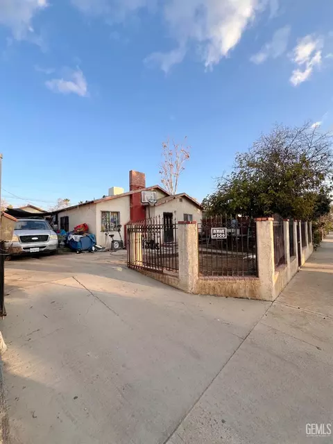 2216 Arlington St, Bakersfield, CA 93305