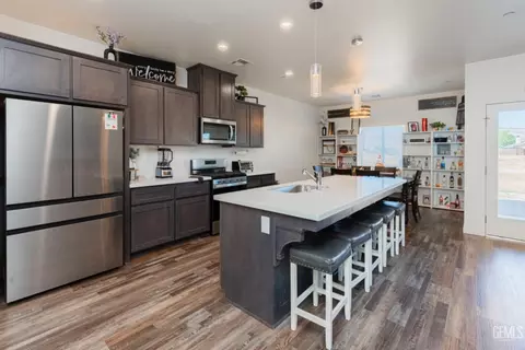 Kitchen - 20141 La Jara Dr, Tehachapi, CA 93561 photo 1 of 2