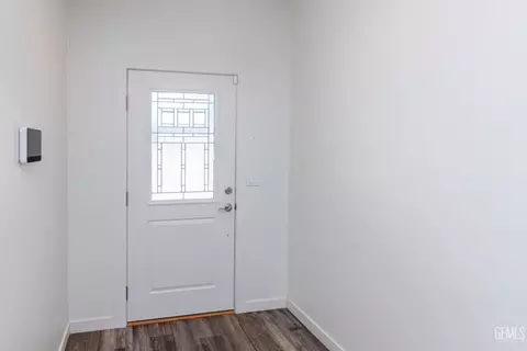 Entry Way - 20141 La Jara Dr, Tehachapi, CA 93561 photo 2 of 4