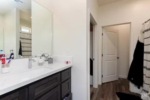 Entry Way - 20141 La Jara Dr, Tehachapi, CA 93561 photo 4 of 4