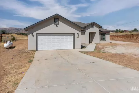 Exterior - 20141 La Jara Dr, Tehachapi, CA 93561 photo 2 of 9