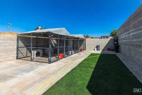 Exterior - 20141 La Jara Dr, Tehachapi, CA 93561 photo 8 of 9