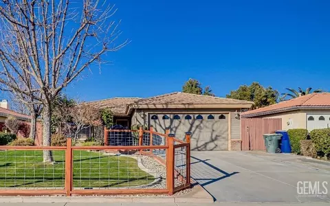 9414 Forbes Park Dr, Bakersfield, CA 93312