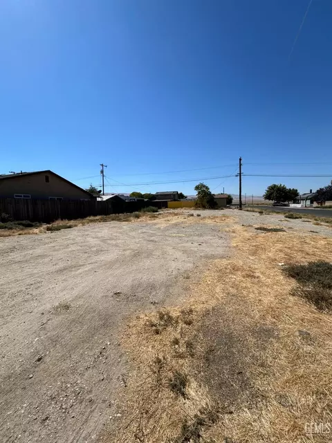 417 Pierce St, Taft, CA 93268 photo 1