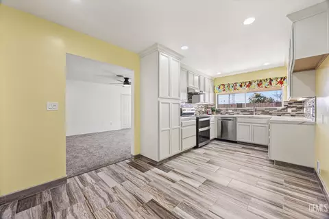 2601 Silver Dr, Bakersfield, CA 93306 photo 7