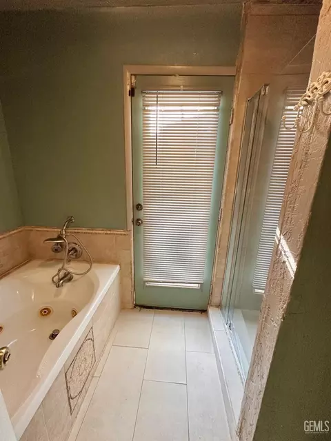 Bath - 707 Fairview Rd, Bakersfield, CA 93307 photo 2 of 3